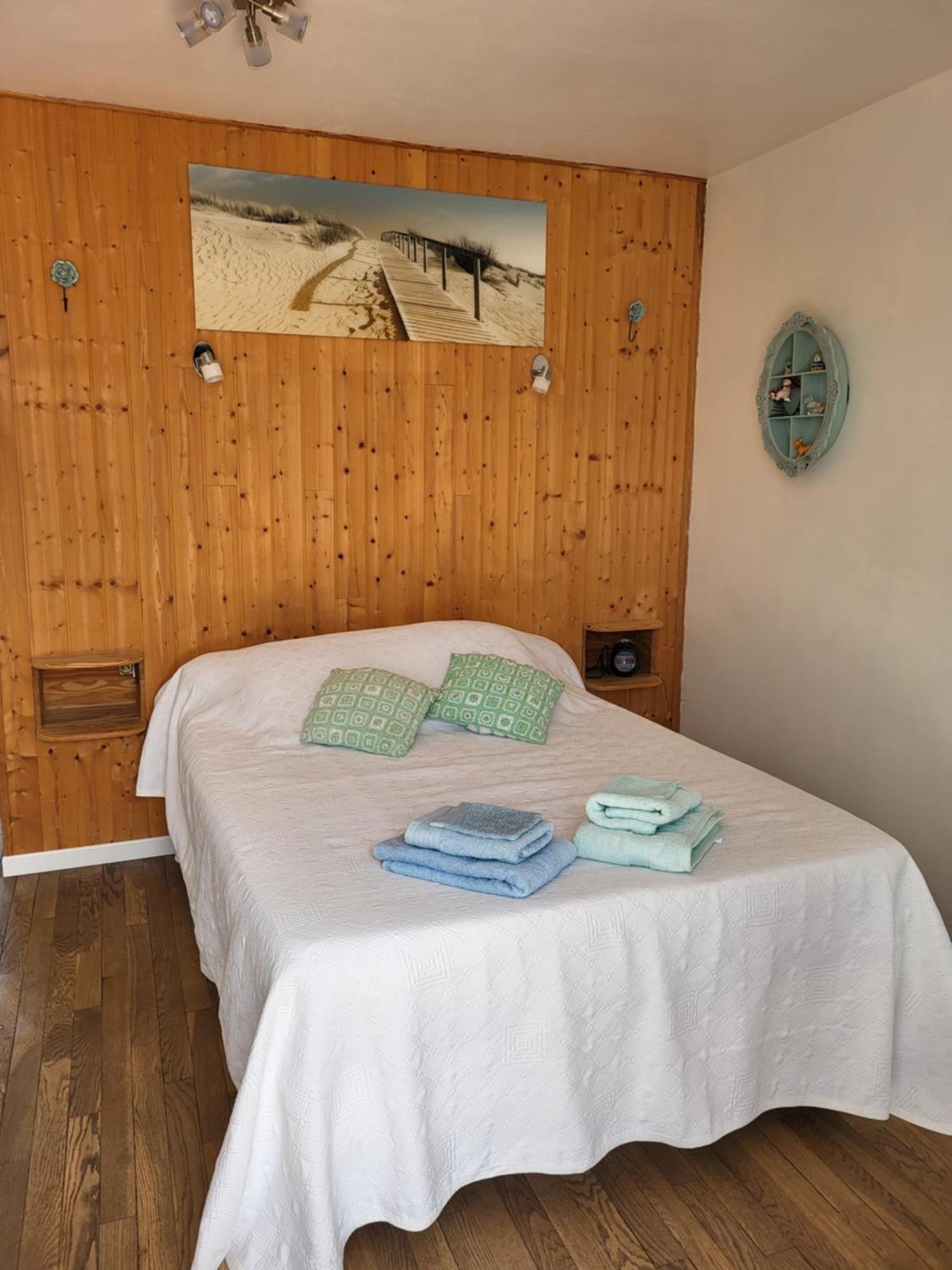 Chambre D'Hotes Le Chat Botte Espedaillac Bagian luar foto